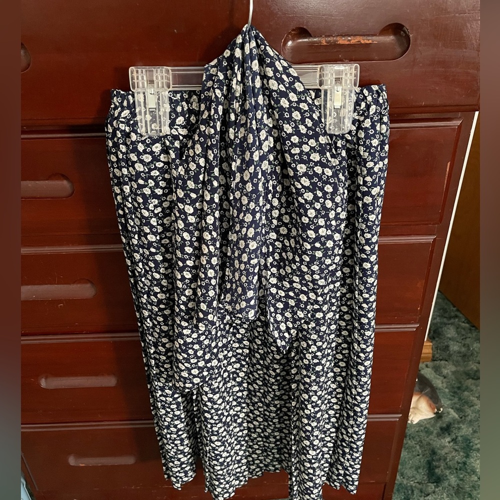 Skirt/Matching Scarf. Andrea Gayle Petites. Size PMed - Picture 6 of 6